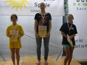 Platz 2 (Jil Gusmanow) und Platz 3 (Jill Wehmann) bei den 100m ST