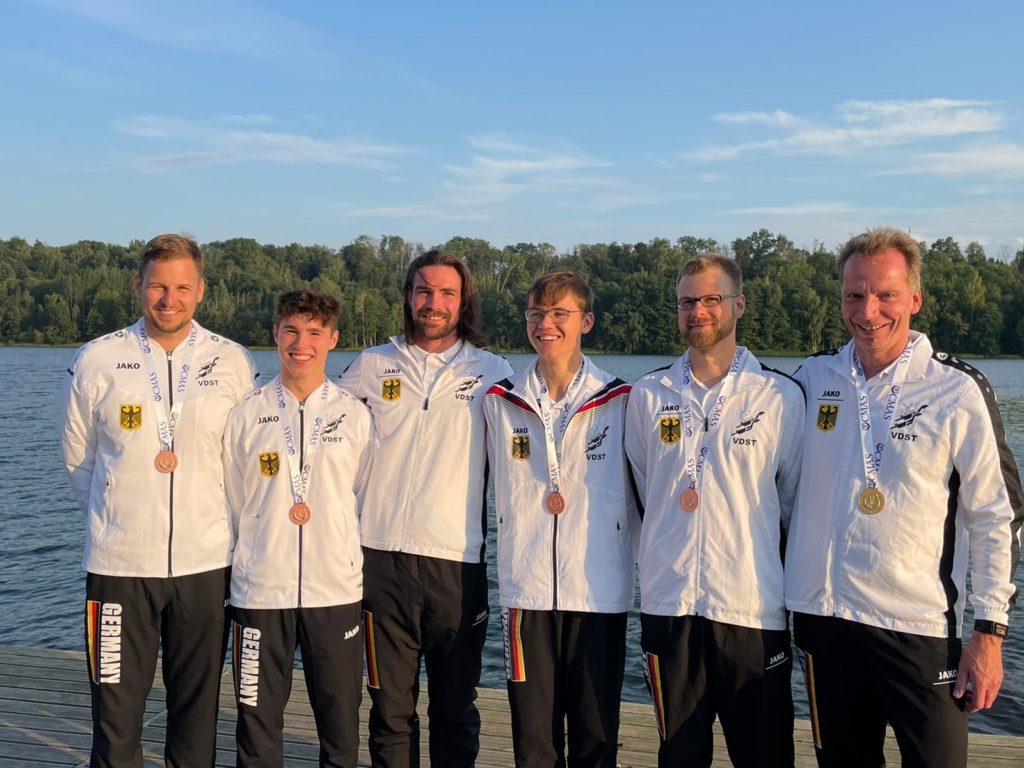 Beginnend von links: Willi Krause, Slava Pagels, Jens Peter Ostrowsky (Bundestrainer), Marek Preuß, Johannes Böhme und Sven Schönherr (Mannschafsleiter)